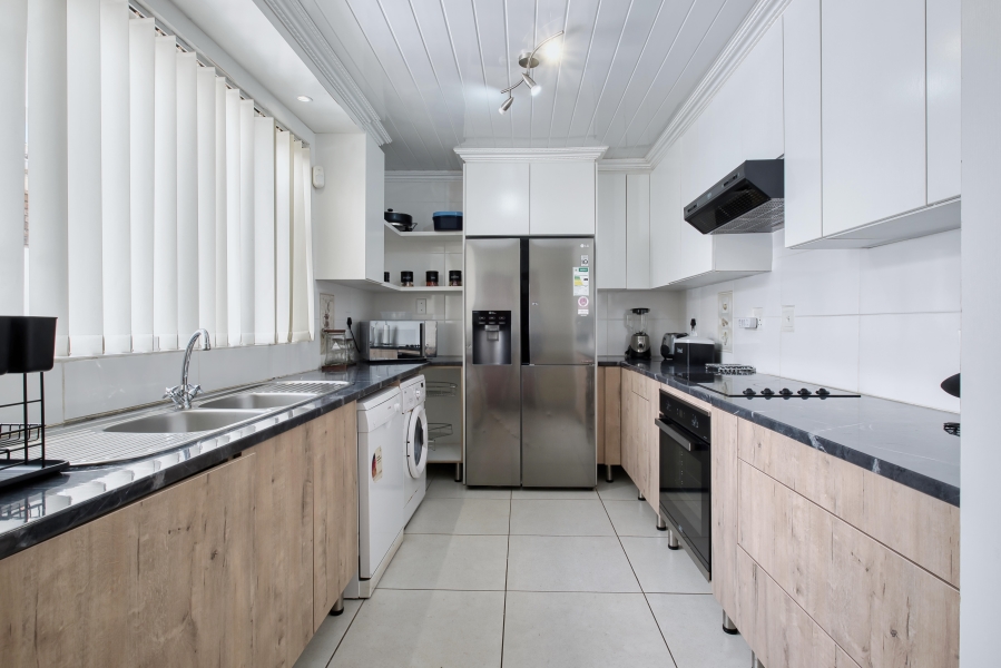 6 Bedroom Property for Sale in Summerstrand Eastern Cape